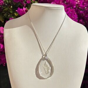 Vintage Lead Crystal Reverse-etched Conch Shell 18” Silver Tone Chain